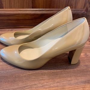 Marc Fisher Beige Patten Leather pumps sz 9